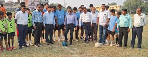 DFA Etah defeated Kasganj 4-1 in football.
