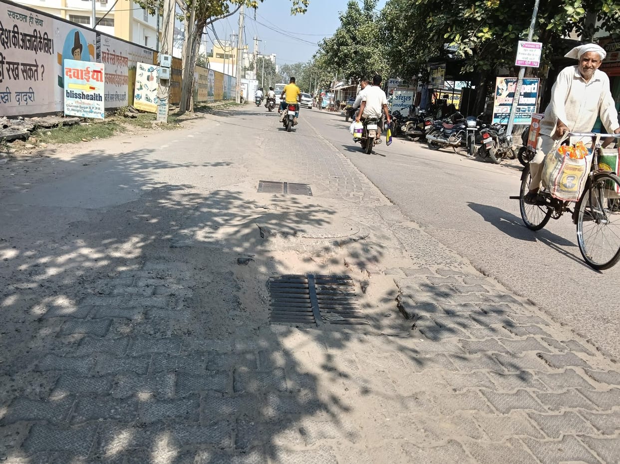 300 pits in 300 meter road