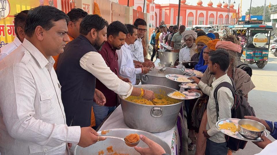 Bhandara organised on the birthday of former minister Aseem Goyal