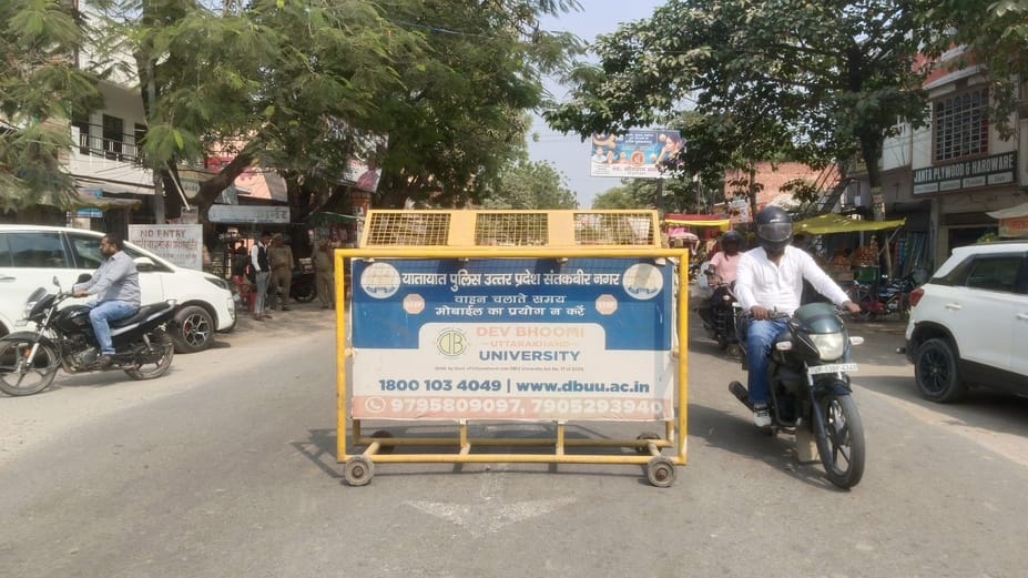 Today, entry of vehicles from Bypass to Azad Chowk is prohibited.