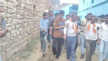 Damoh News: Liquor sellers were made to wear garlands of bottles and paraded through the village