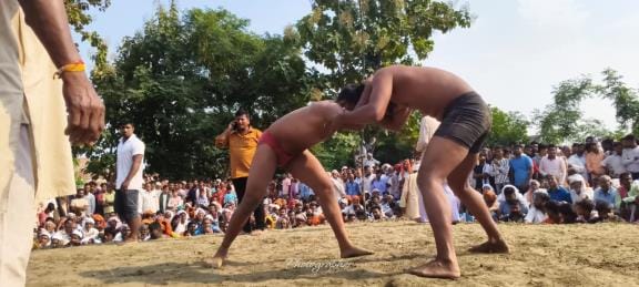 Sumant defeated Sunil.