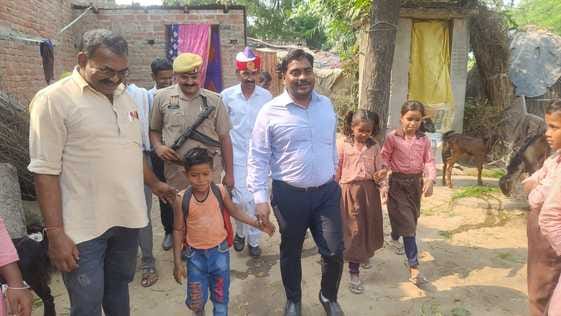 ADM reached the school holding the fingers of the absent children