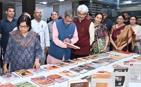 The Governor stressed on innovation, student welfare and environmental protection.