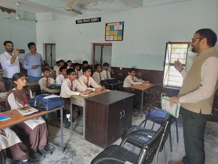 Students should prepare their career chart and work hard for it: SDM