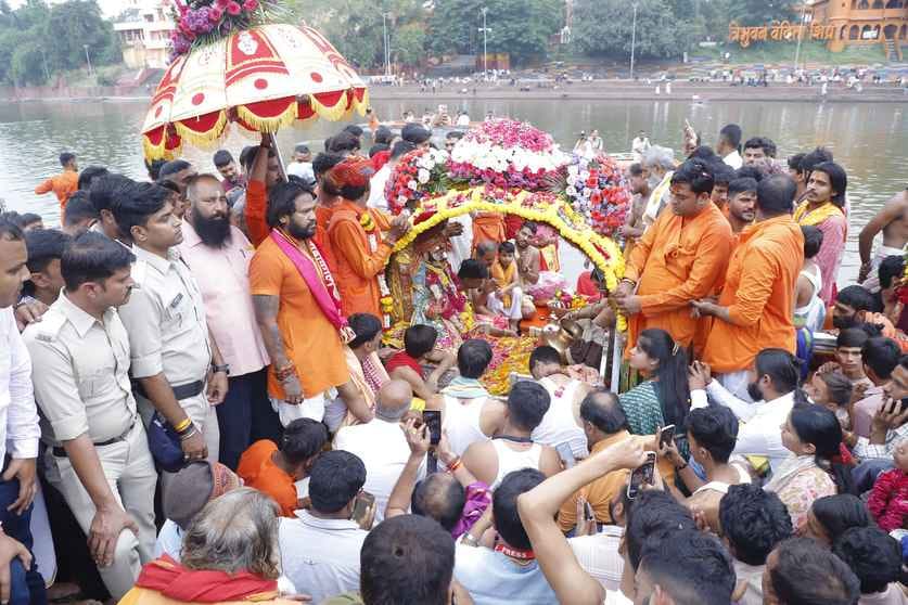 Lord Mahakal went on a city tour in month of Kartik and gave darshan to people in the form of Shri Manmohan