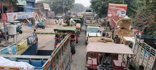 Paddy weighing disrupted traffic, with vehicles stuck in traffic jam for 5 hours.