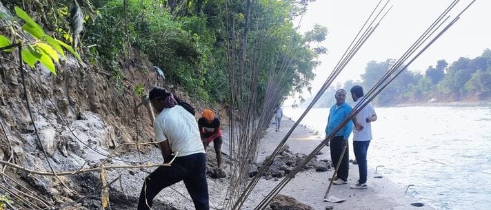The contractor was accused of corruption in the foundation of the ghats.