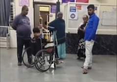 Betul News: Mother wandered for four hours with her injured son, but could not get treatment.