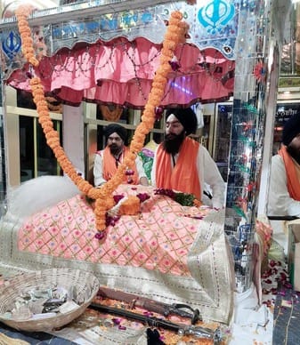 Grand welcome to the Charan Suhave Guru Charan Yatra in Khutar