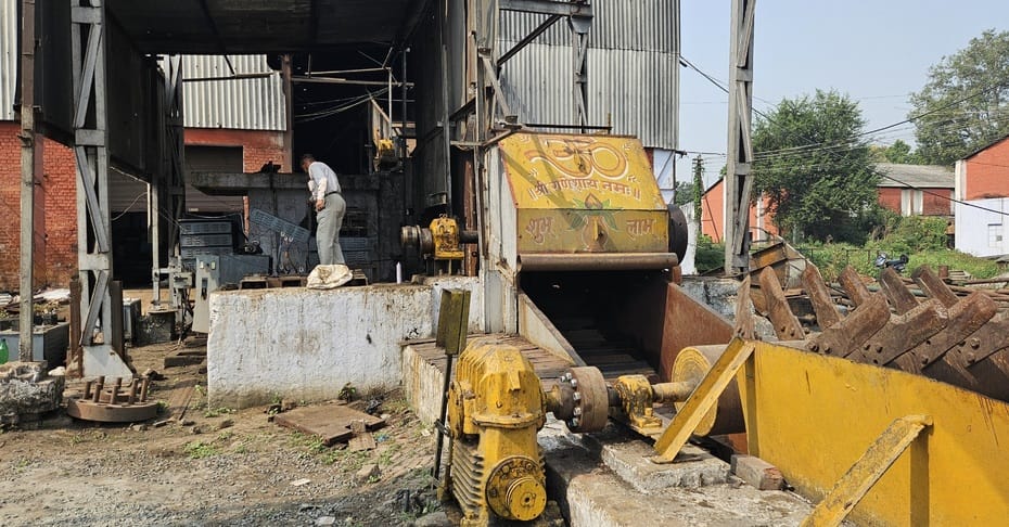 The wheel of the sugar mill will rotate from 16