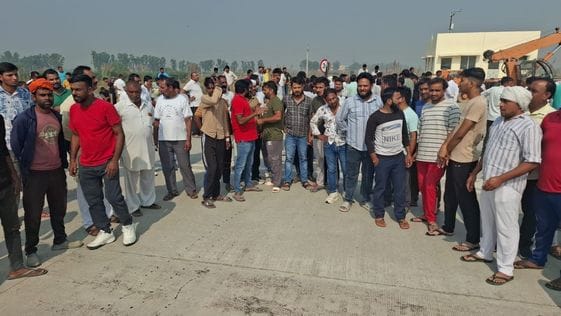 Villagers made Mohana toll plaza on NH-352A free for one and a half hours