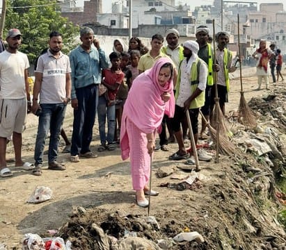 Councilor started a cleanliness drive at Sainik Nagar Chhath Puja Ghat.