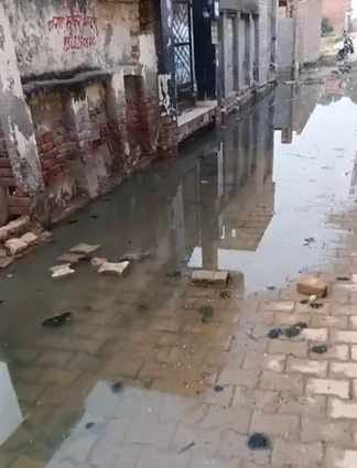 Uproar over water drainage in Hans Colony, Secretary and SI return