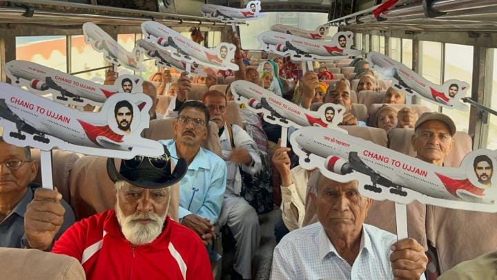 Surya Youth Brigade gave gifts to the elderly
