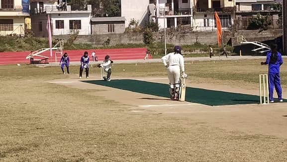 पुंछ के स्पोर्र्टस स्टेडियम में आयोजित किए जा रहे लडकियों के अंतर 17वर्ष आयू वर्ग क्रिकेट मुकाब