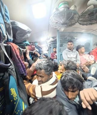 There was a huge rush in trains on Chhath, today a special train will go to Purvanchal.
