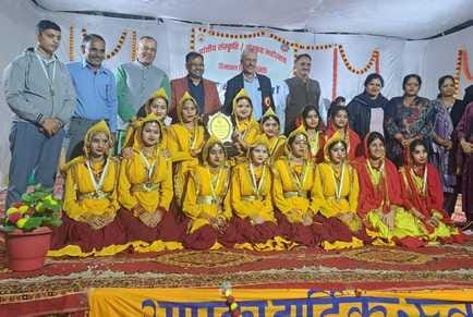 Bilaspur won the title in the folk dance competition
