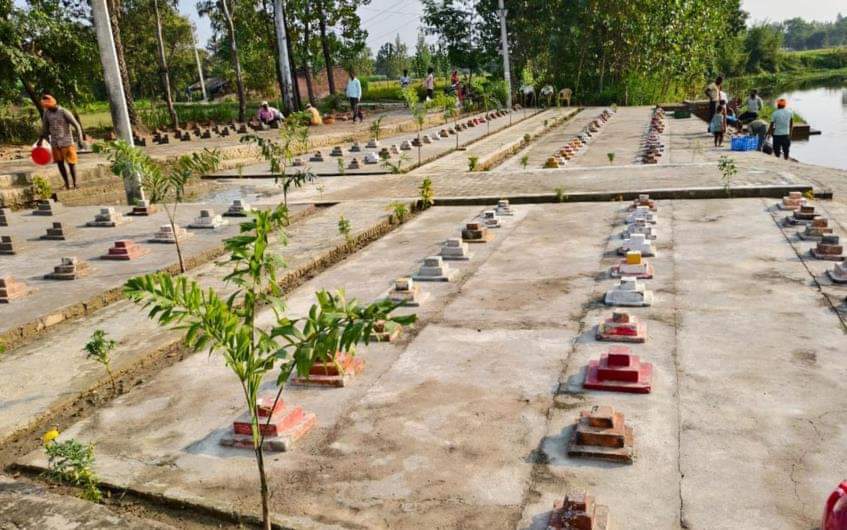  रुपईडीहा में छठ पूजा के लिए हनुमान सरोवर तट पर तैयार की की गई वेदी।    -संवाद