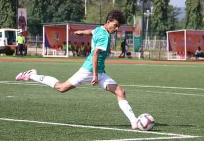 सब जूनियर नेशनल फुटबॉल चैंपियनशिप में खेलते जम्मू कश्मीर के खिलाड़ी स्रोत स्पोर्ट्स काउंसिल