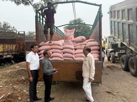 250 bags of fake fertilizer being transported in a truck were seized