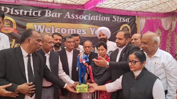 MP Kumari Selja announced to give 2.5 million to the Bar Association