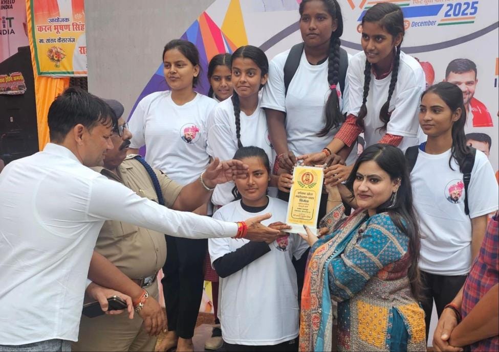 Payal and Nandini win the tug of war