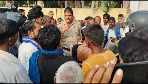Gorakhpur News: Attempt to create ruckus by placing dead body outside the police station, ruckus averted due to police's prudence
