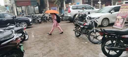 Clouds remained throughout the day, drizzle changed the weather