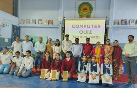 SVM Kumarsain stood first in the quiz competition