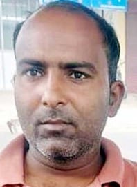 There is no DAP at IFFCO fertilizer centers in Puwaiyan and Khutar, leaving farmers stranded.