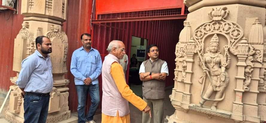 18-श्रीरामजन्मभूमि तीर्थ क्षेत्र ट्रस्ट के महासचिव के साथ मौजूद बिजली निगम के चेयरमैन।-संवाद