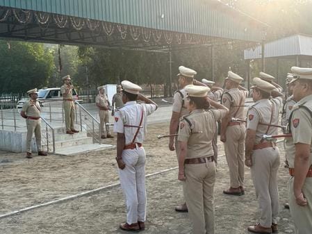 SP saluted the parade