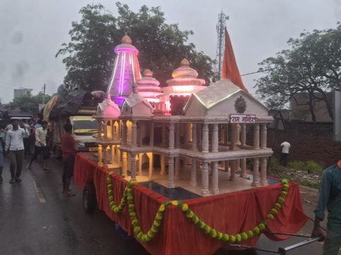 Shri Ram's wedding procession was taken out with great pomp and show along with tableaux.