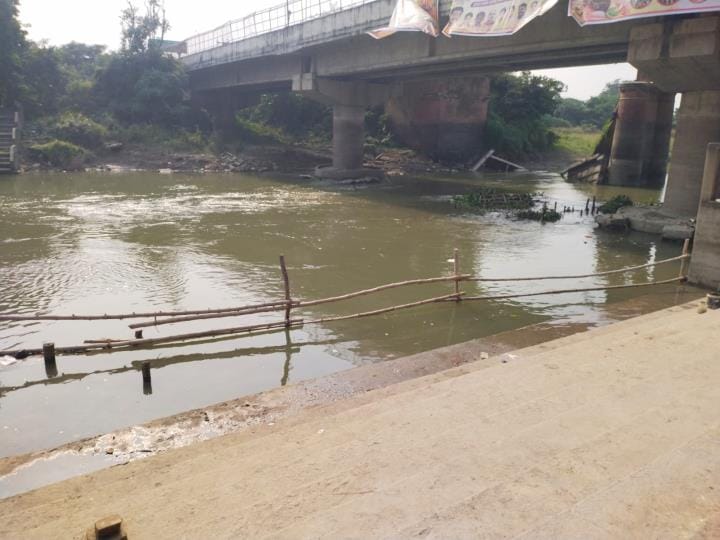 The debris of the bridge that collapsed seven years ago has not been removed.