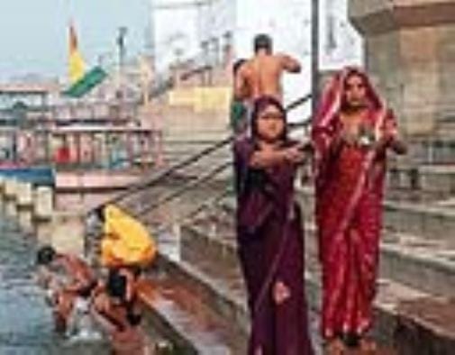 Women who took the Kartik bath worshipped Shiva and Parvati and offered lamps in the Yamuna.