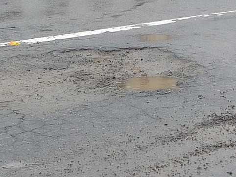 Road Collapses Within 45 Days in Agra Potholes Raise Safety Concerns