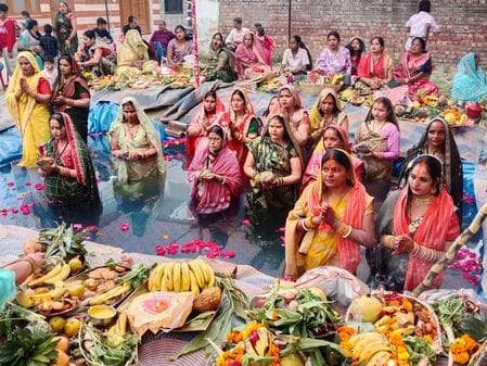 Wishing for happiness and prosperity by offering prayers to the setting sun