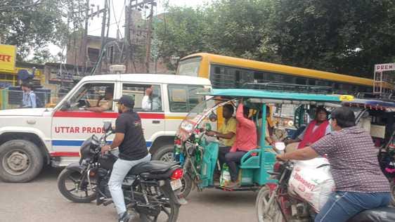Jam at Qadri Gate intersection, TSI stranded