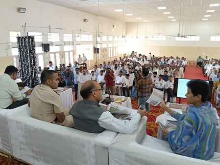 Showing the DC the photos of Chilli Lake, MP Selja asked, "Tell me where the 13 crore rupees were spent...get it investigated."