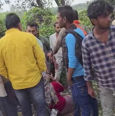 Siddharthnagar News: Tempo collides with three bikes, six injured