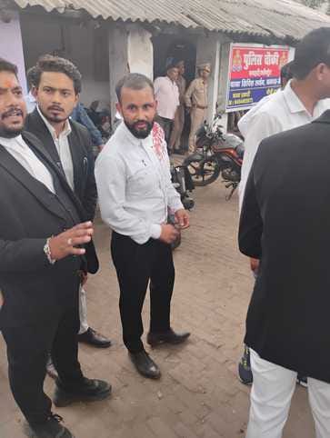 Lawyer sitting in court chamber attacked with knife, 15,000 also looted