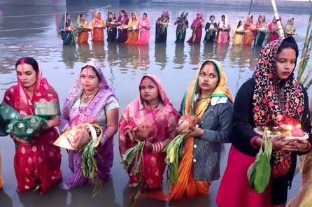 Women prayed by offering prayers to Lord Bhaskar