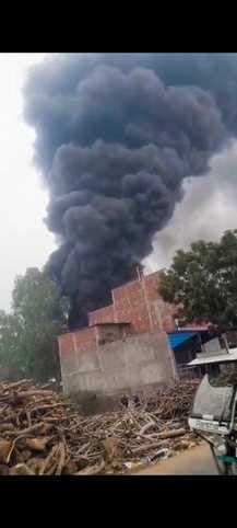 Goods kept in junk shop destroyed due to fire