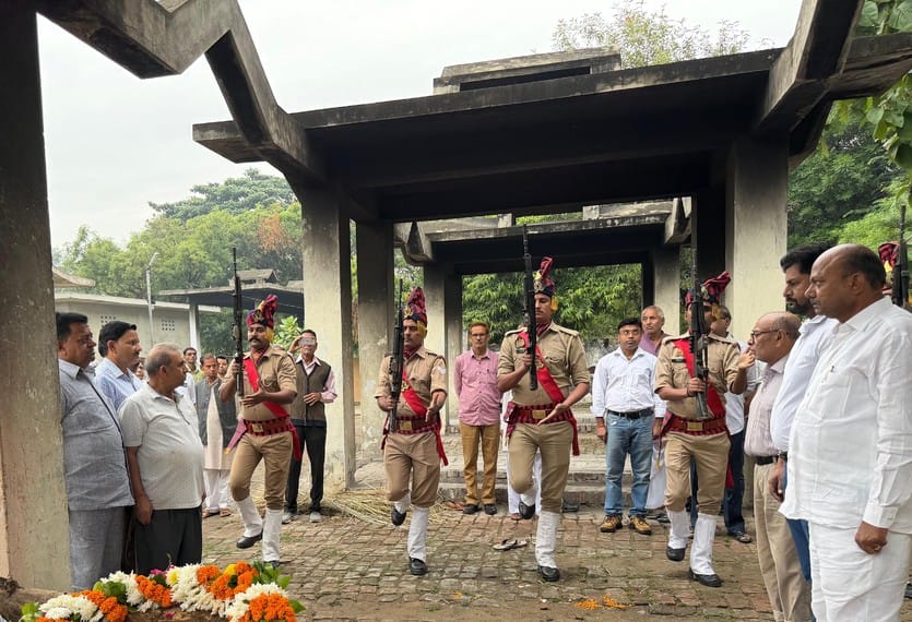 Democracy fighter Chandra Narayan Purwar is no more