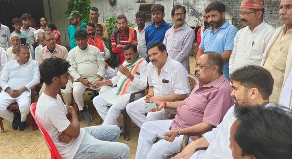 Siddharthnagar News: Congress delegation reaches Rajneesh's house