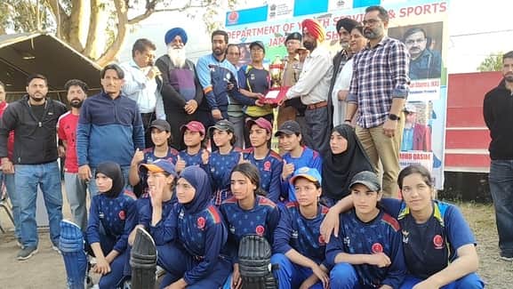 पुंछ में यूटी स्तर लड़कियों के अंतर17 वर्ष आयुवर्ग क्रिकेट मुकाबलों की विजेता कुलगाम जिले के ख