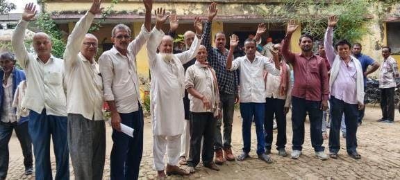 Farmers protest against warehouse in-charge
