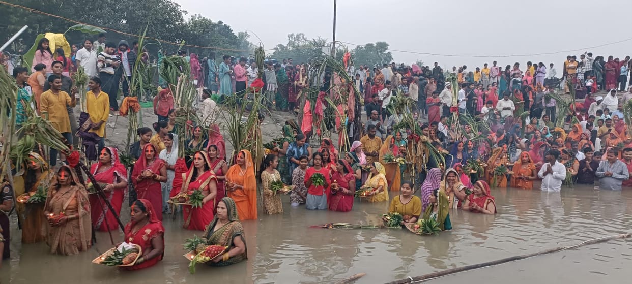 Even in the drizzle, faith remained unshaken, offerings were made to the rising sun.