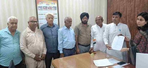 Meeting with officials to resolve the problems of Sector-33